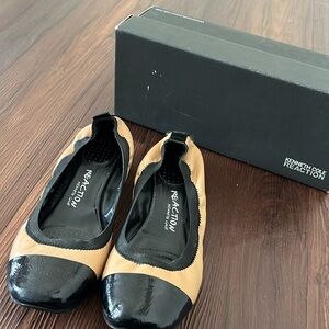 Kenneth Cole Flats 8.5